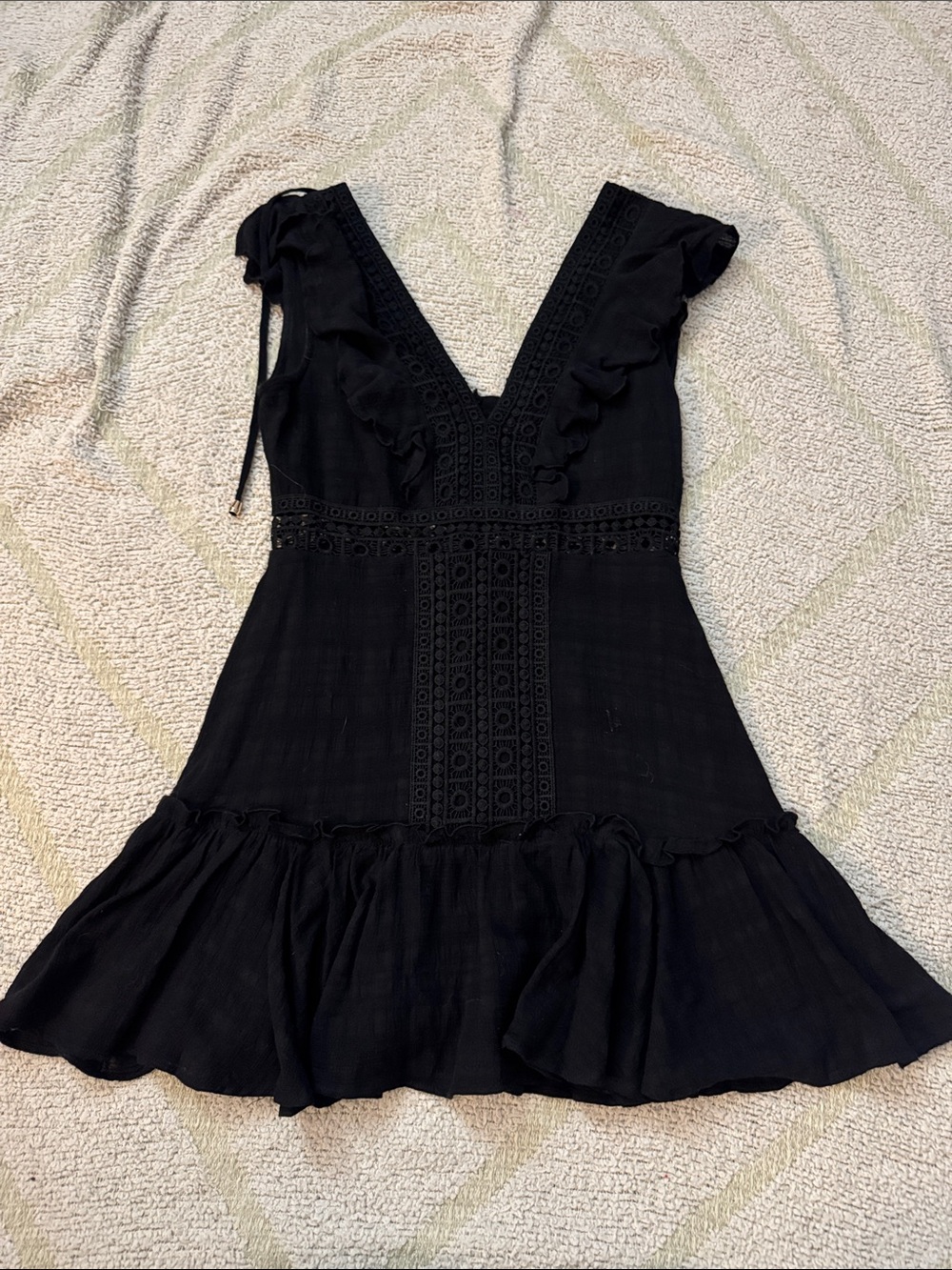 Mi Ami Black Lace Trim Ruffle Mini Dress Size Medium Open Back Boho - Picture 1 of 4